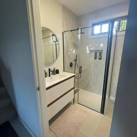 Mercedes Villa *